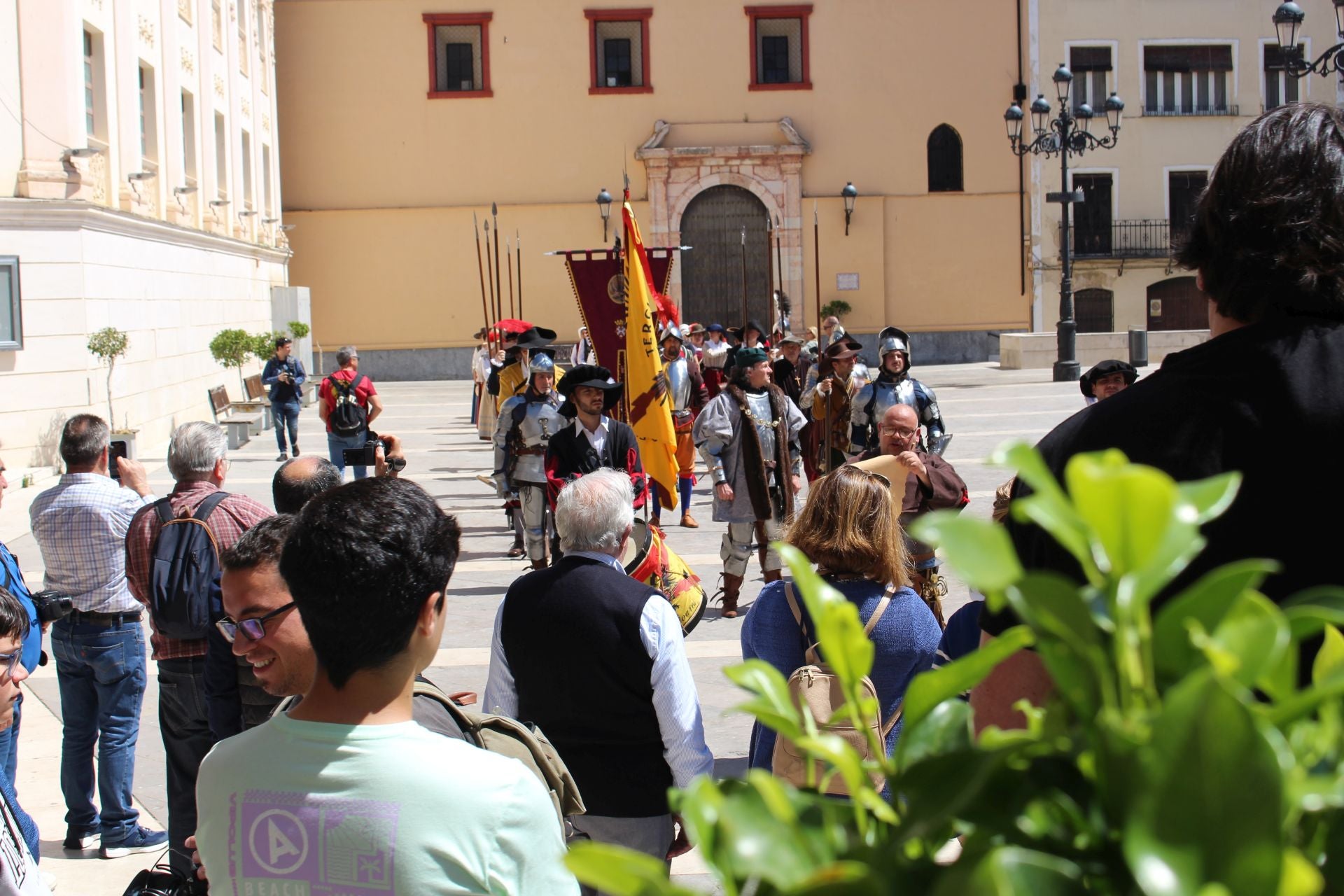 El espectacular desfile del Tercio de Olivares por las calles de Montilla, en imágenes