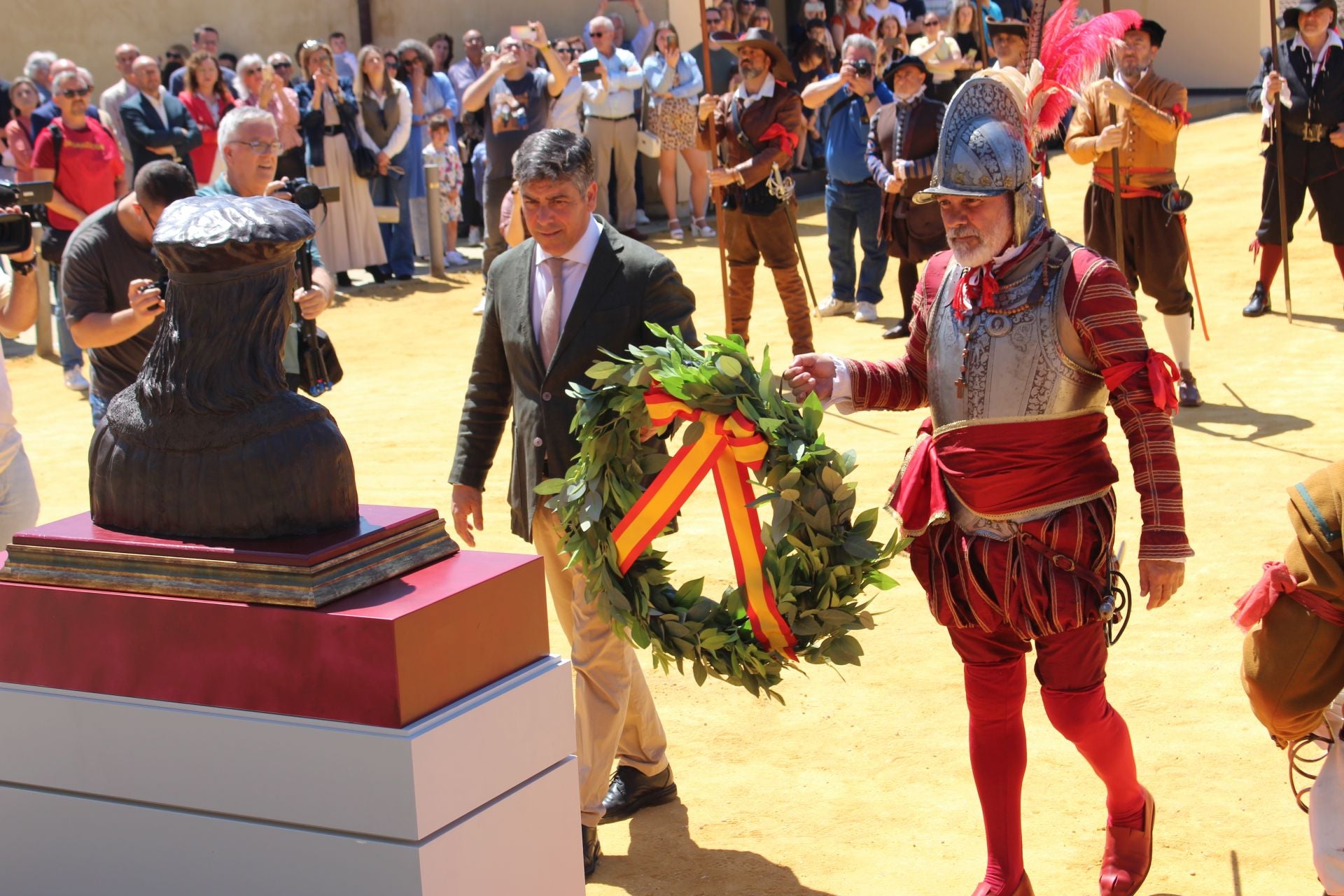 El espectacular desfile del Tercio de Olivares por las calles de Montilla, en imágenes