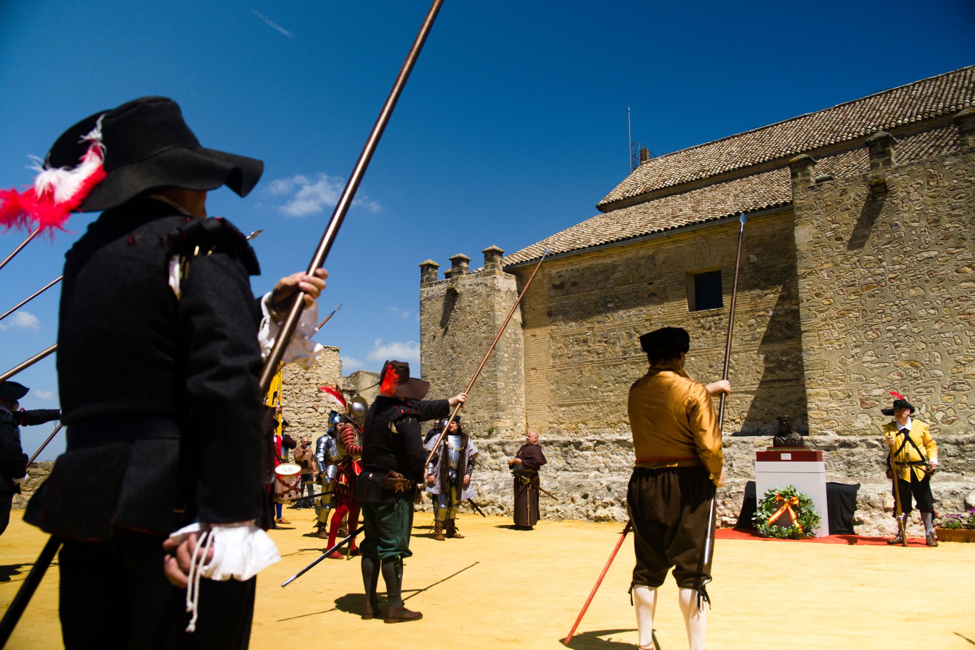 El espectacular desfile del Tercio de Olivares por las calles de Montilla, en imágenes