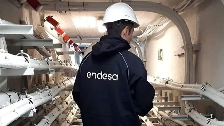 Endesa refuerza la red de media tensión a unos dos mil vecinos de la Fuensanta