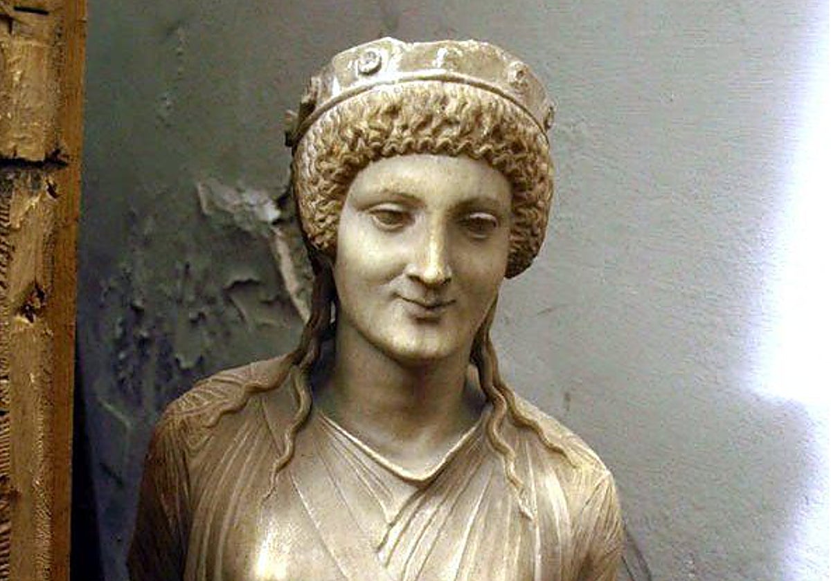 Fragmento de la figura romana de Diana arcaica, encontrada en Pompeya