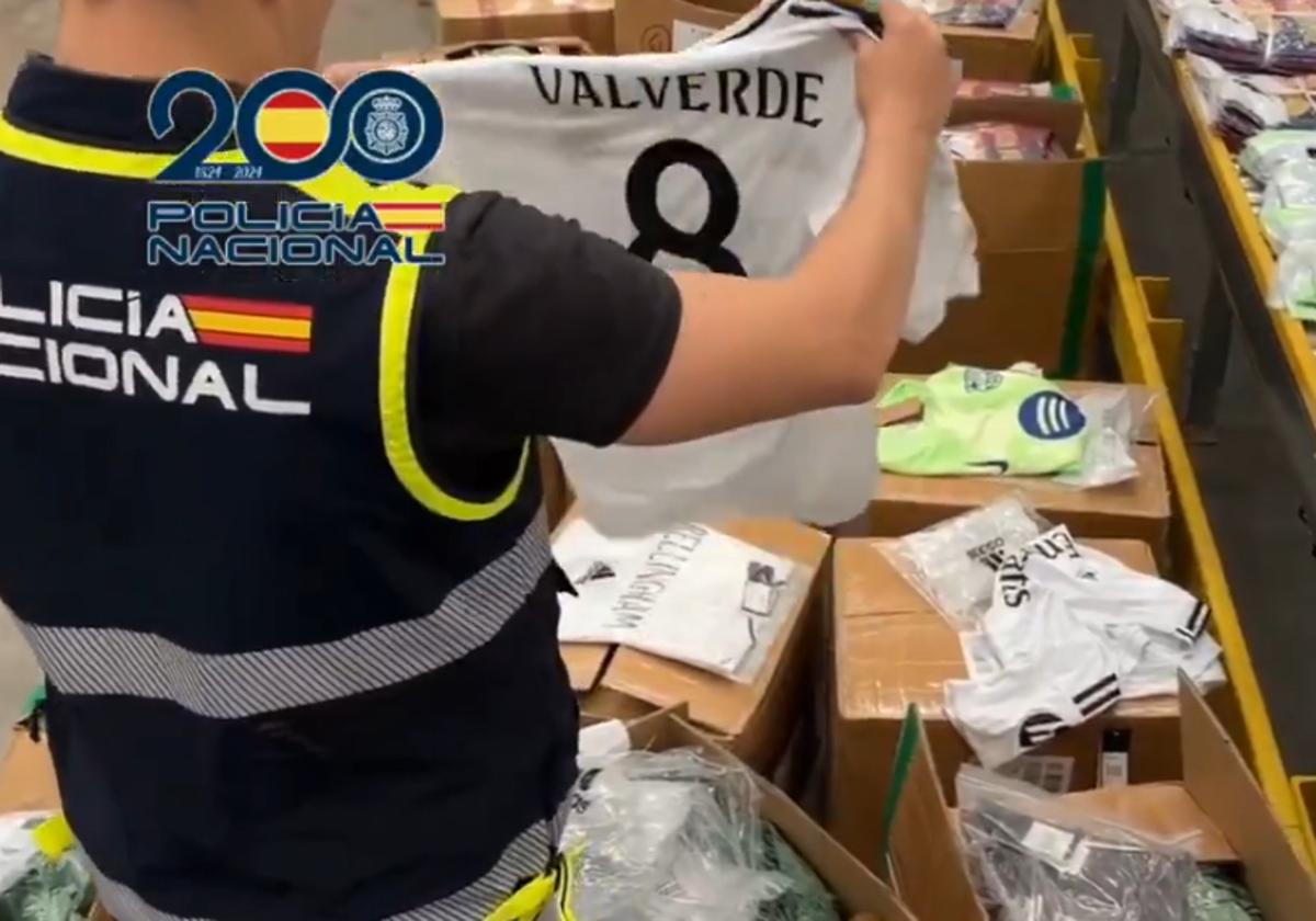 Camisetas incautadas por la Policía Nacional