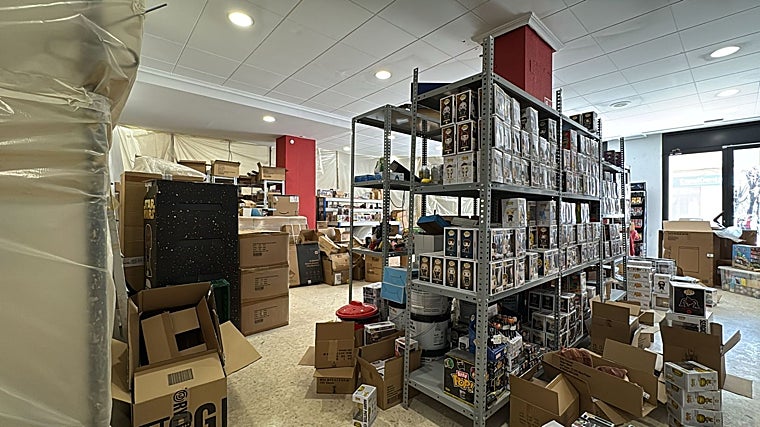 Imagen de los trabajos en la librería Passarella de Picanya, seis meses después de la dana