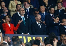 Juanma Moreno reta a María Jesús Montero tras relegarlo en el palco de la Final de la Copa del Rey: «¿Sería capaz de hacerlo en Cataluña o País Vasco?»