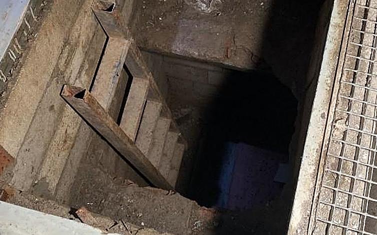 Imagen principal - La cavidad cuenta con 12 metros de profundidad y daba paso a una galería que discurre hasta la frontera