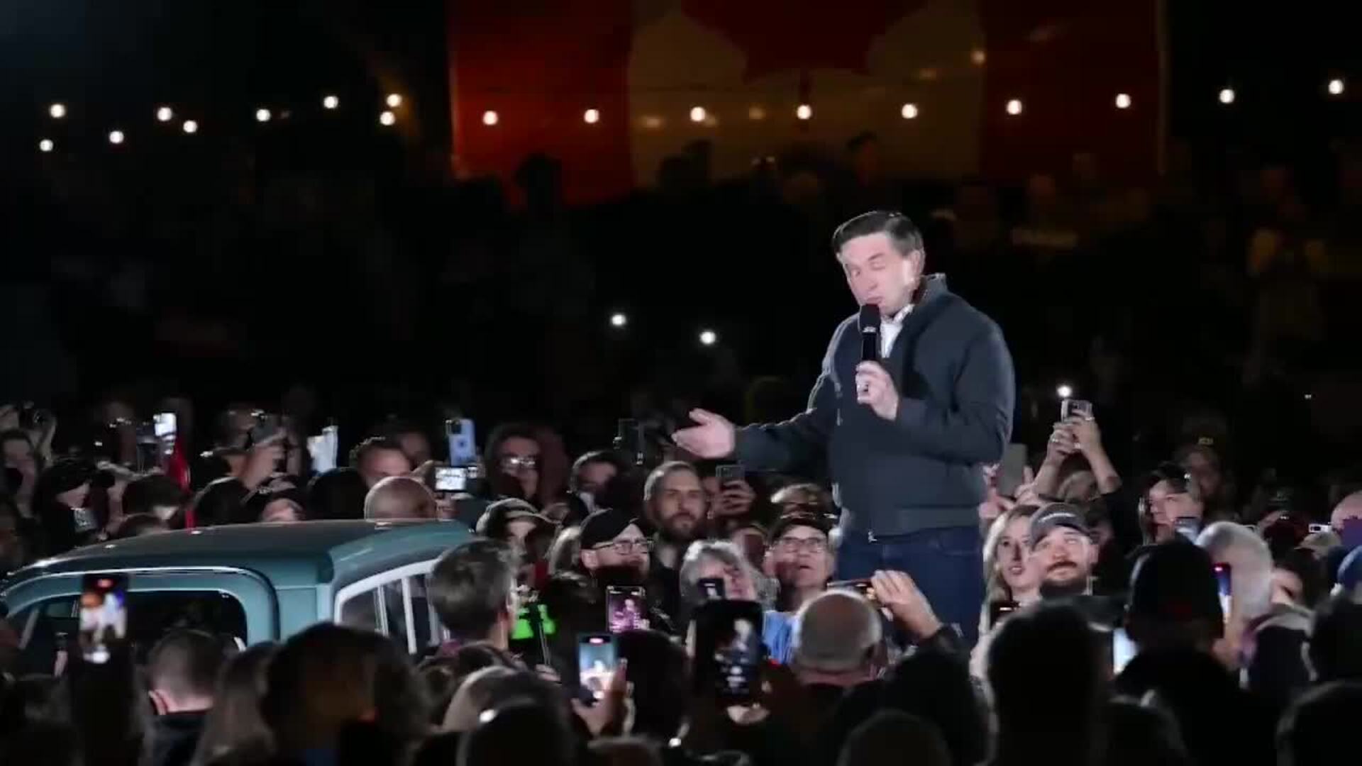 El líder conservador Pierre Poilievre habla en vísperas de las elecciones canadienses