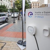 Imagen de una acción promocional del coche electrico en Córdoba