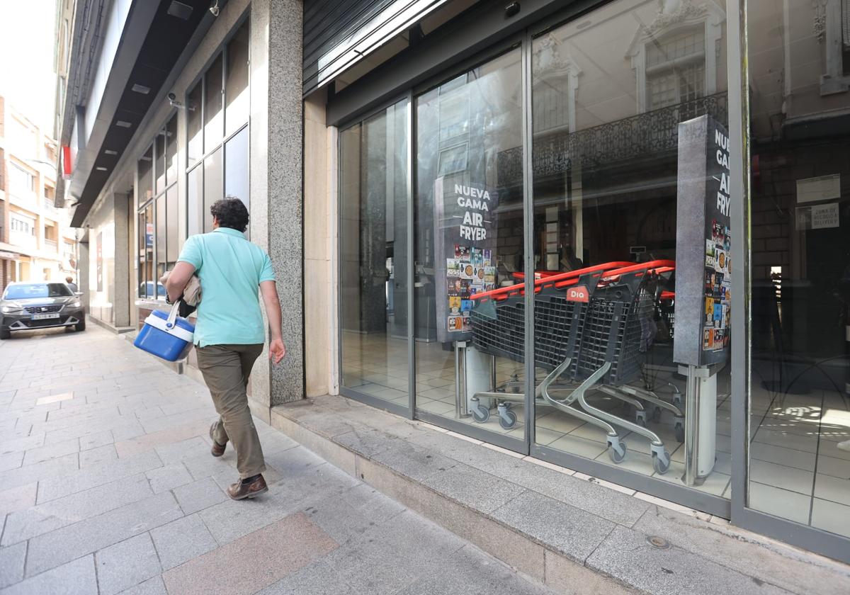 Imagen de un supermercardo en el Centro, cerrado tras el apagón