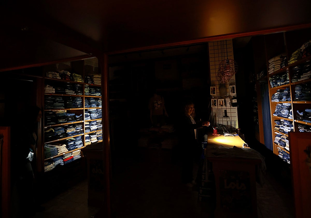 Un establecimiento a oscuras en Ciudad Rodrigo (Salamanca)