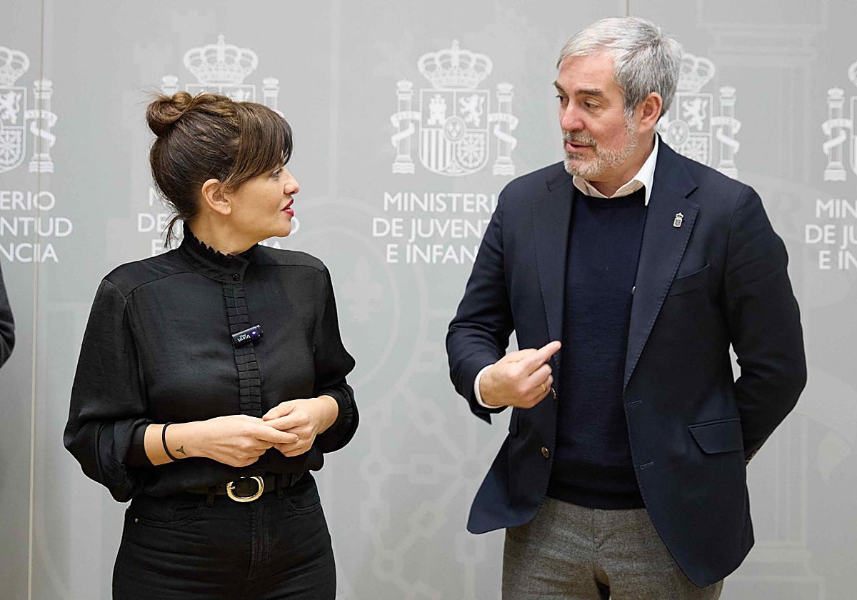 La ministra de Juventud e Infancia, Sira Rego, y el presidente del Gobierno de Canarias, Fernando Clavijo