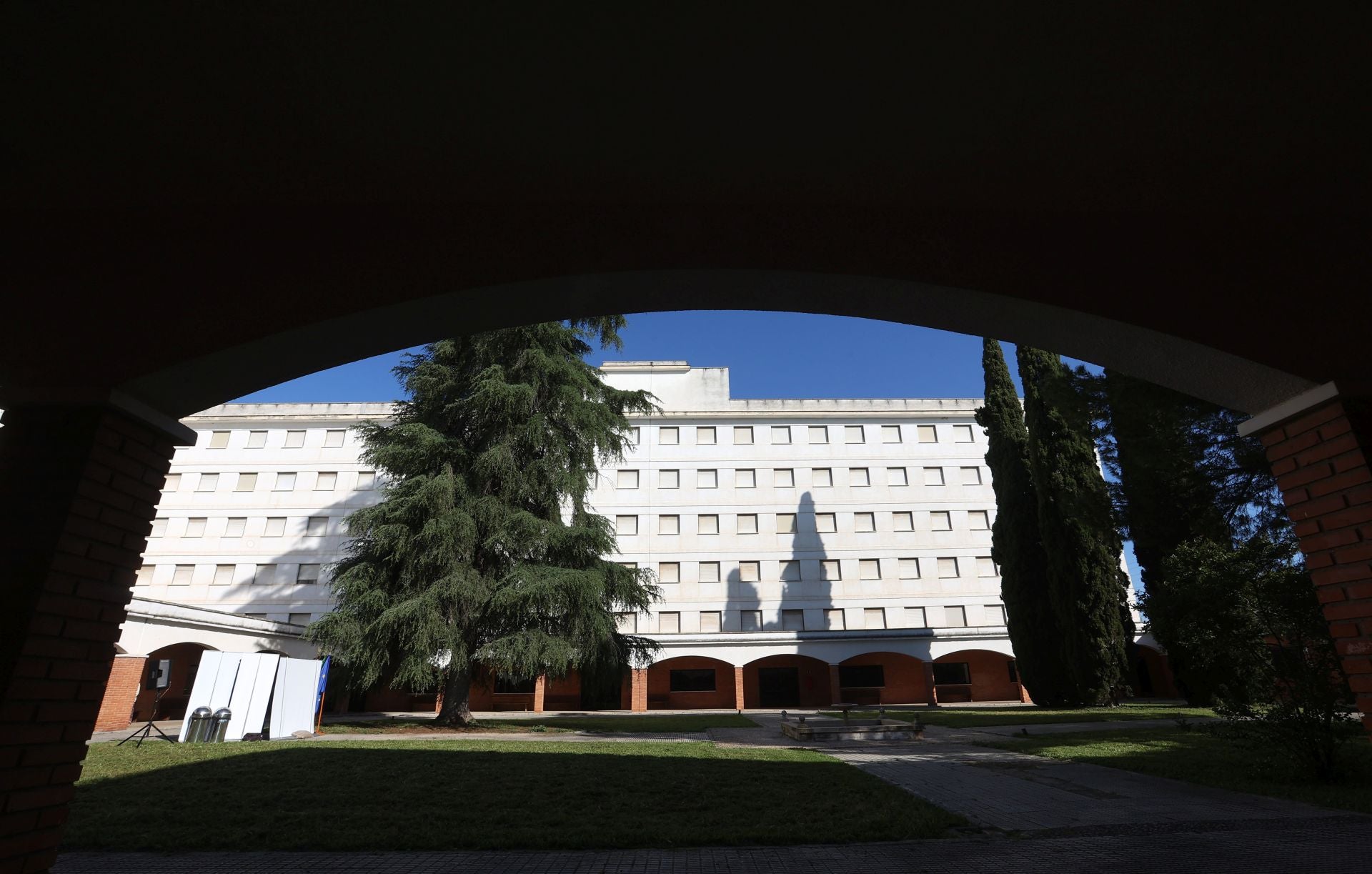 El acto de cesión del emblemático colegio mayor Séneca para ser un centro de FP