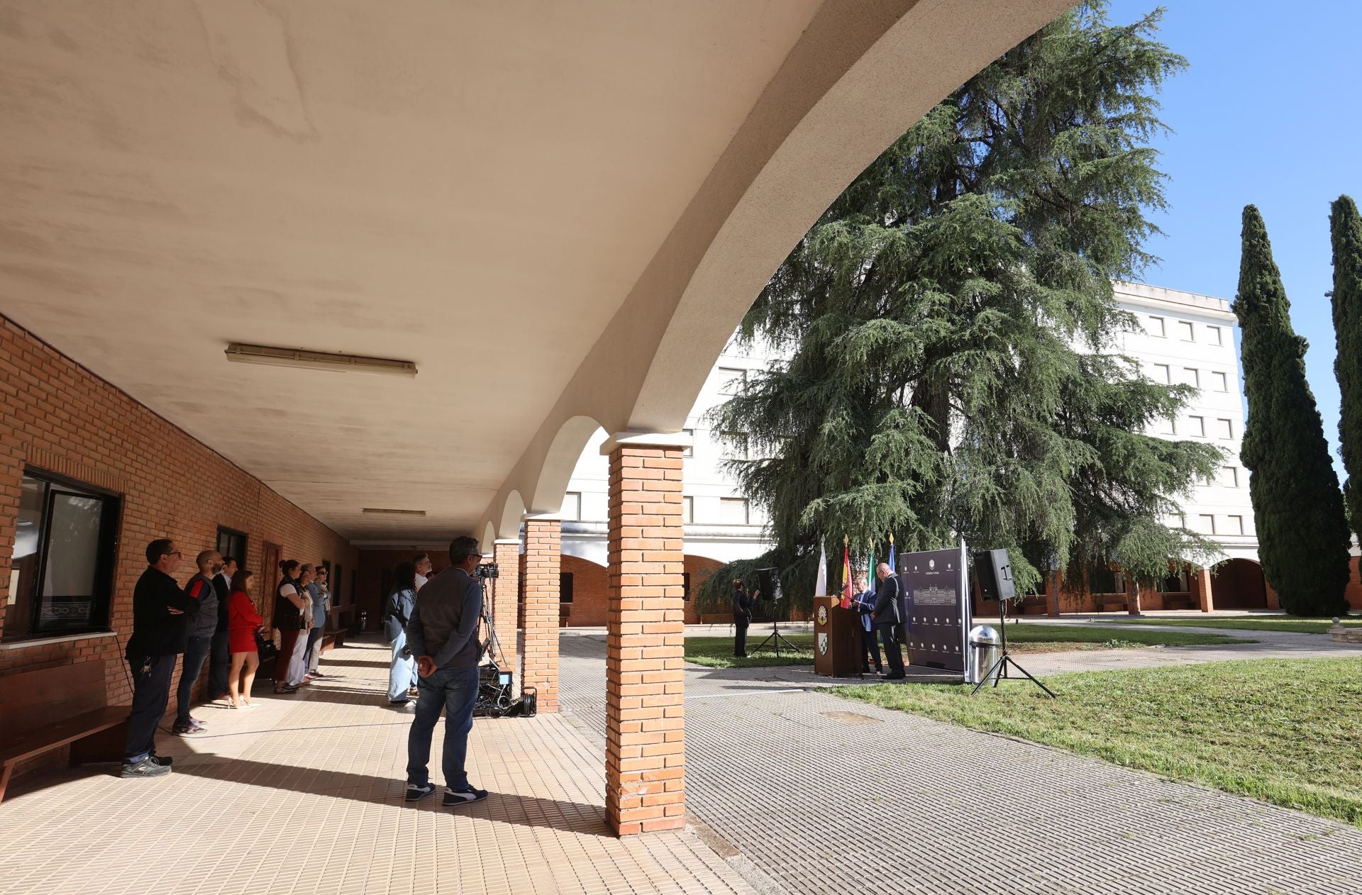 El acto de cesión del emblemático colegio mayor Séneca para ser un centro de FP