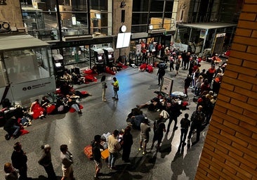 Los equipos de emergencia de Cruz Roja atendieron ayer en Córdoba a 2.000 personas afectadas tras el apagón