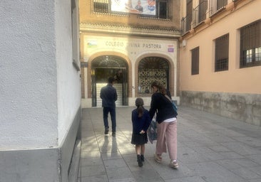 A las puertas del colegio,tras el apagón: «Aunque todo fue muy raro hay que volver a la normalidad»