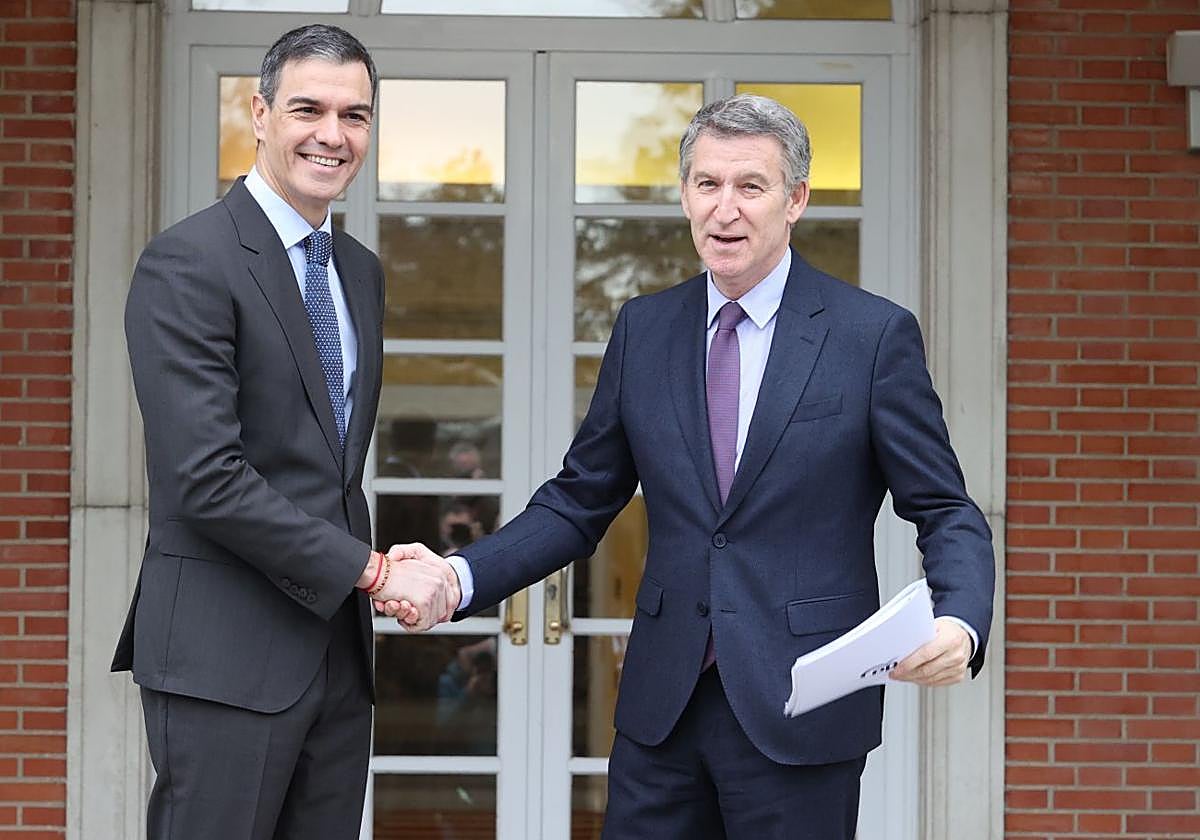 Sánchez y Feijóo, durante un encuentro mantenido en La Moncloa en marzo