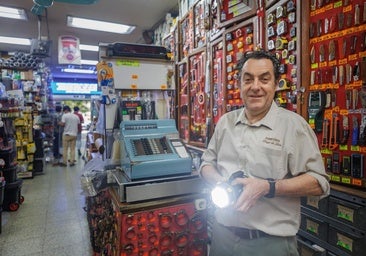Las ferreterías, un negocio que agota existencias entre el caos: «Hemos vendido en un día un pedido de un año de pilas»