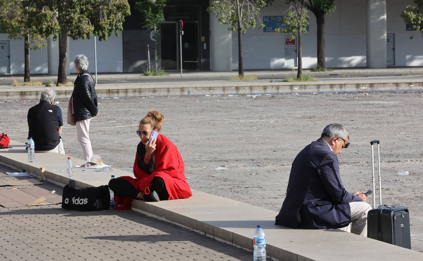Las imágenes de centenares de pasajeros en la estación de Córdoba tras una noche interminable