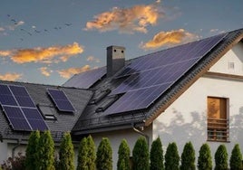Marisol, «una privilegiada» el día del apagón gracias a las placas solares y baterías acumuladoras de energía