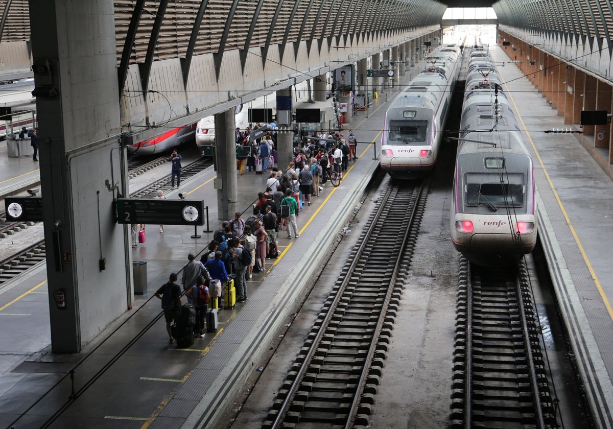 La estación de Santa Justa en la mañana de este martes, el día después del apagón eléctrico