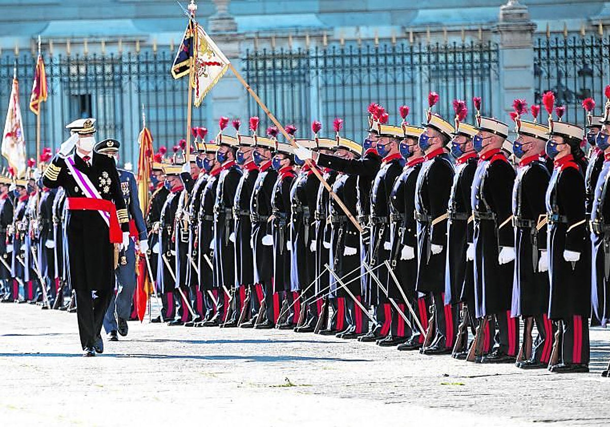 Revista del Rey Felipe VI a la Guardia Real