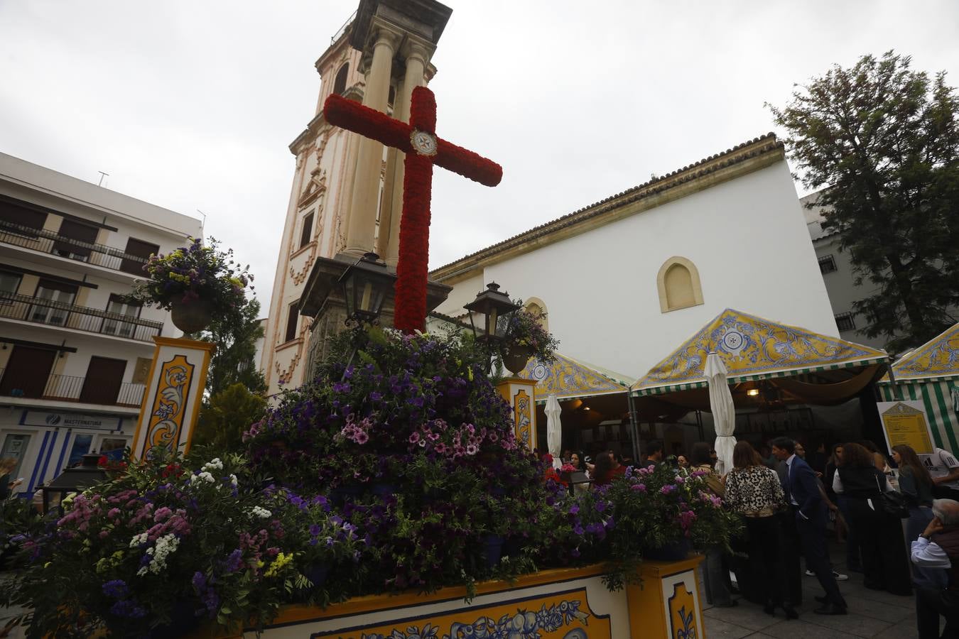 El inicio de las espectaculares Cruces de Mayo de Córdoba, en imágenes