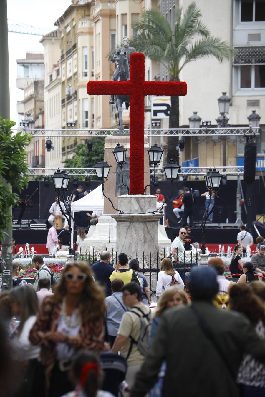 El inicio de las espectaculares Cruces de Mayo de Córdoba, en imágenes