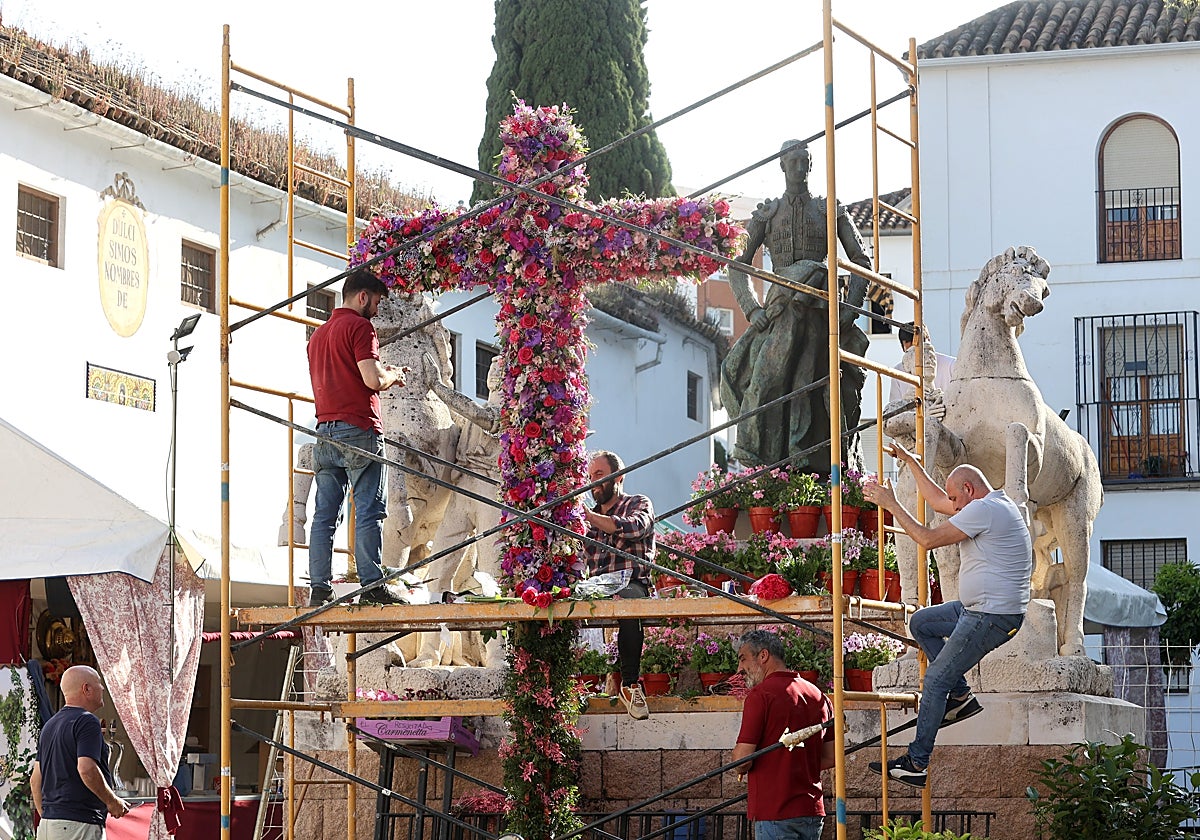 Preparativos en la plaza del Conde de Priego