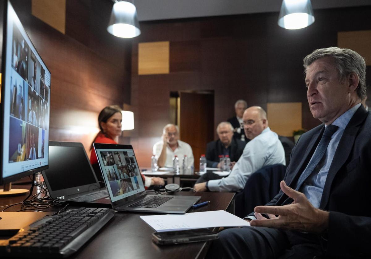 Alberto Núñez Feijóo, durante la reunión con sus barones autonómicos