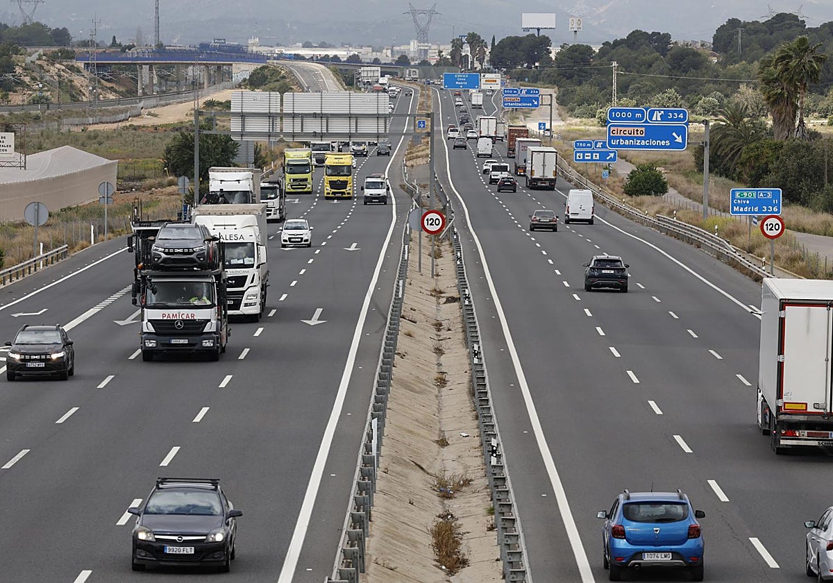 Imagen de archivo de una carretera cercana a la ciudad de Valencia