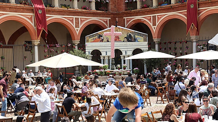 Cruz de San Francisco, en el antiguo claustro