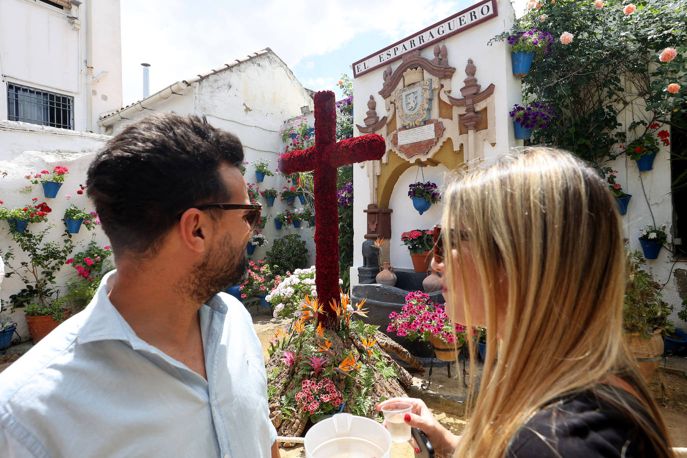 El color y la belleza de las Cruces de Mayo en Córdoba, en imágenes