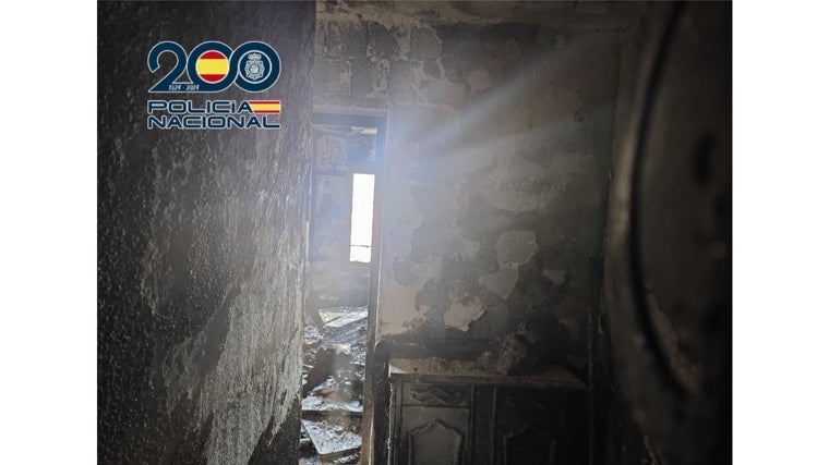 La vivienda ha quedado destruida en su interior