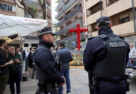 Primera noche de Cruces en Córdoba: 430 denuncias por botellón, más del triple que el año pasado