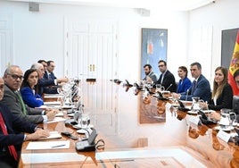Malestar en Moncloa con Corredor por su gestión en las horas críticas: «No es el momento, Beatriz»