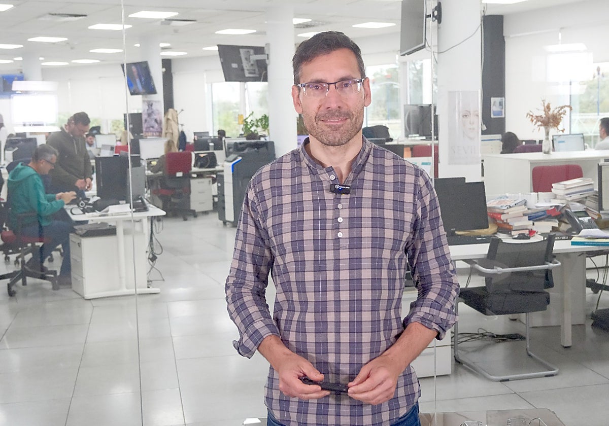 Antonio R. Vega, jefe de Andalucía de ABC de Sevilla, en la redacción