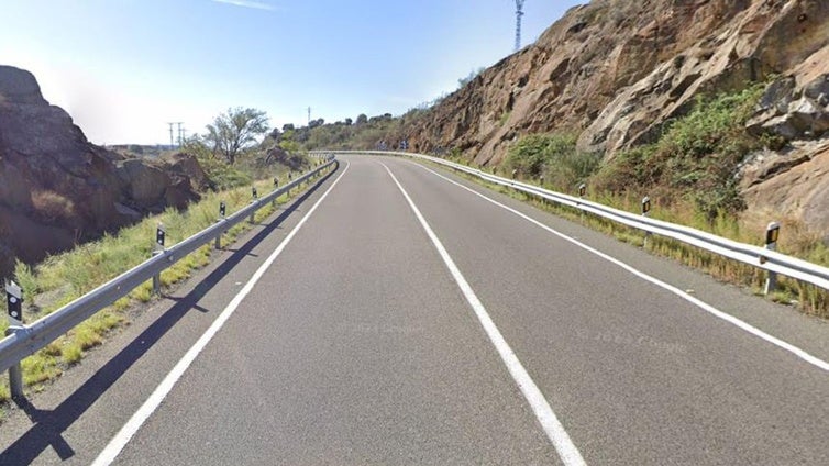 Cuatro muertos en la colisión de dos turismos cerca de Plasencia