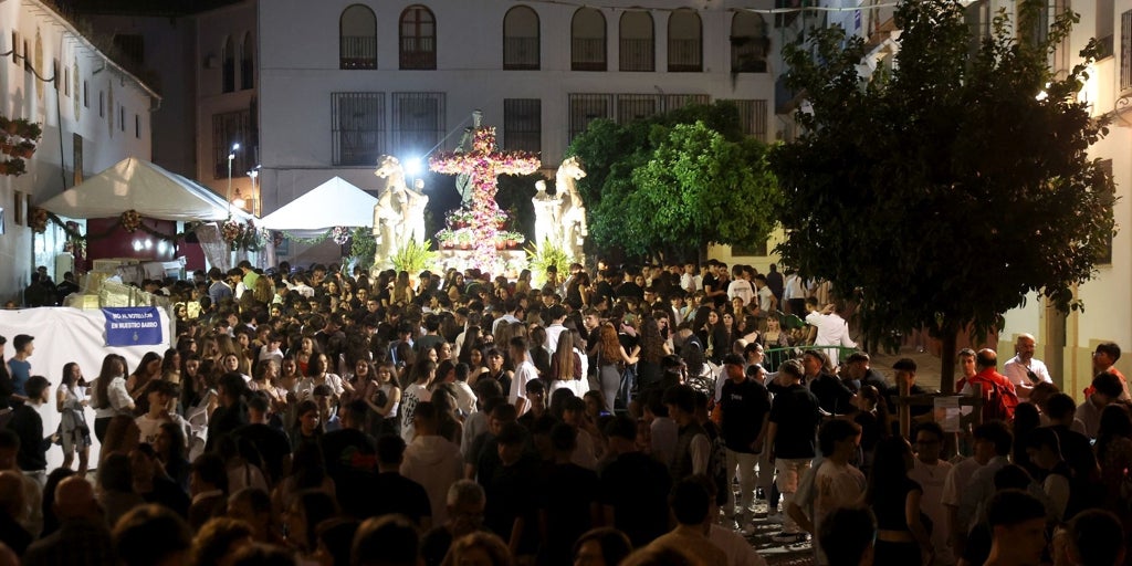 El alcalde de Córdoba se felicita por la seguridad: «Hemos erradicado el botellón de las Cruces»