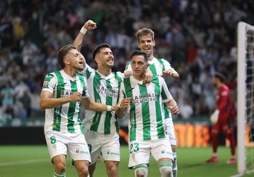 El Córdoba CF acaricia la permanencia matemática con un baño ante el Cádiz (4-2)