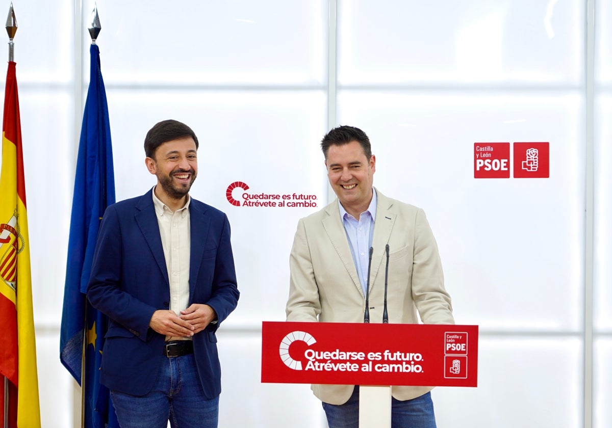 Fran Díaz y Daniel de la Rosa, este viernes en la sede del PSCL