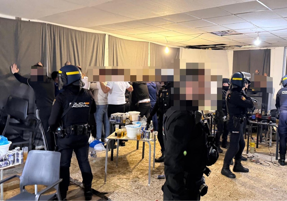 La intervención de la Policía Nacional en la fiesta ilegal en una nave de un polígono industrial en Valladolid