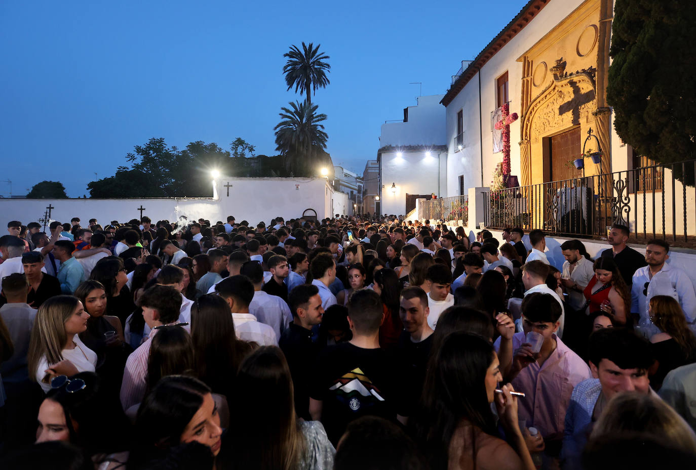 El ambiente nocturno en las Cruces de Mayo en Córdoba, en imágenes