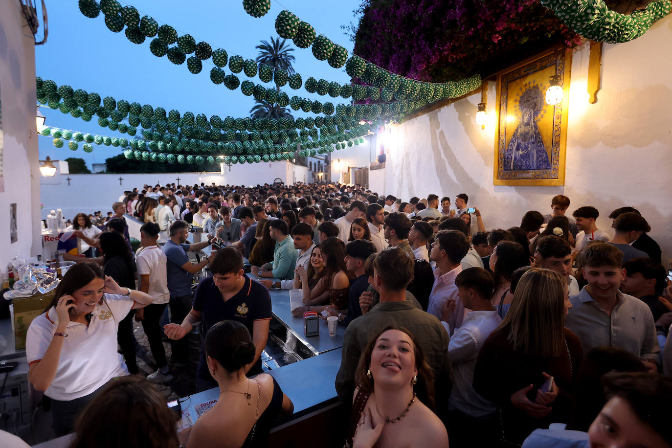 El ambiente nocturno en las Cruces de Mayo en Córdoba, en imágenes