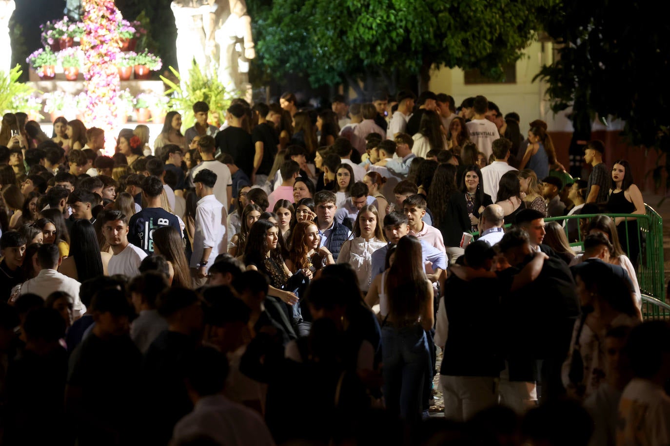 El ambiente nocturno en las Cruces de Mayo en Córdoba, en imágenes