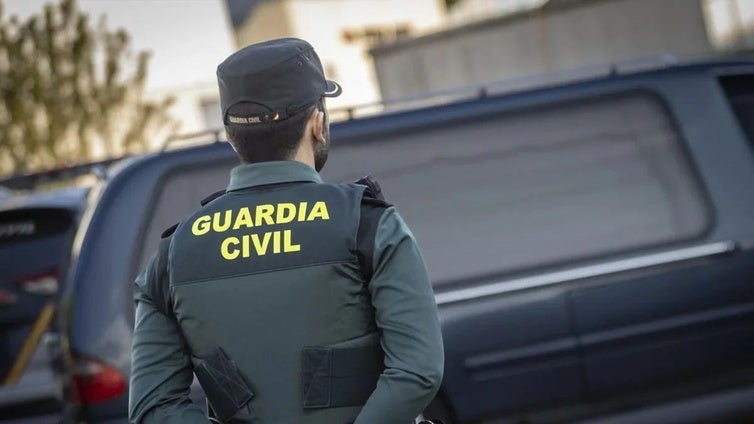 A prisión un padre y sus dos hijos por matar a tiros a un hombre en un pueblo de Málaga