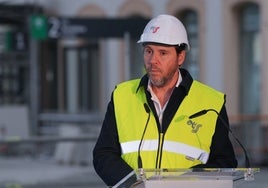 Óscar Puente sí se salta la norma y elude citar a Europa en su promoción del AVE