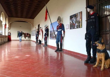 Toledo, la Corona y la Guardia Real exhiben 'sus lazos' en el Museo Santa Cruz