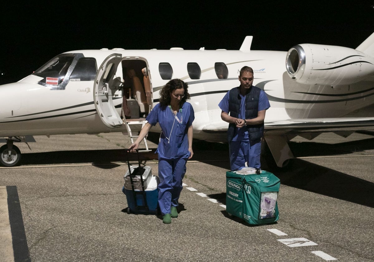 Lucio Sartor y Lola Sillero regresan con el órgano al aeropuerto de Córdoba