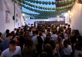 El botellón sigue a la baja en las Cruces de Mayo de Córdoba y las denuncias caen a 103 en la tercera noche