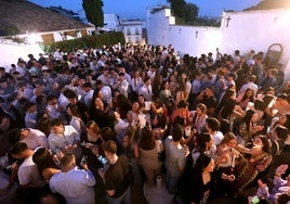 El ambiente nocturno en las Cruces de Mayo en Córdoba, en imágenes