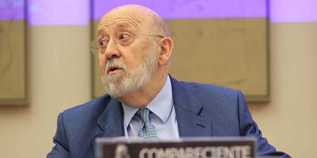 Tezanos aprovecha la encuesta 'flash' del CIS sobre el apagón para colar preguntas sobre intención de voto